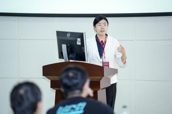 彭玉佳研究员作特邀报告
